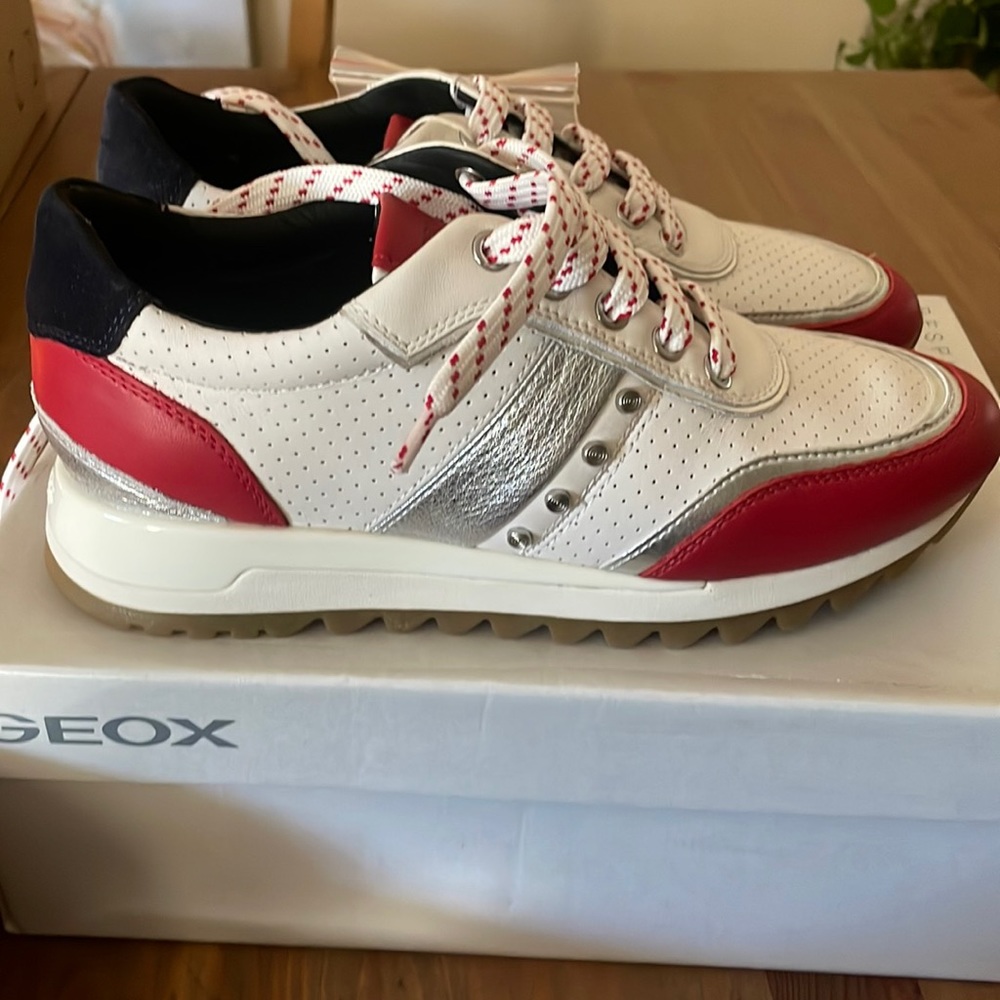 NEW IN BOX Geox Respira sneakers red white and silver